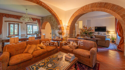 Farmhouses & Country Houses property for sale in Arezzo, Arezzo, Tuscany, Italy – 3 bedrooms, 2 bathrooms, €1.100.000 – Ref 9042