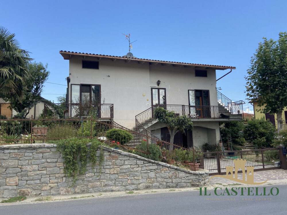 Ci198 – Detached house with garden and land in Villastrada