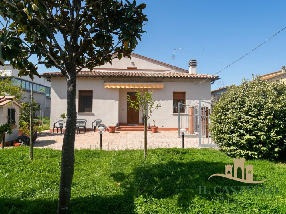 Ci269 – Detached house on two levels with garden and garage