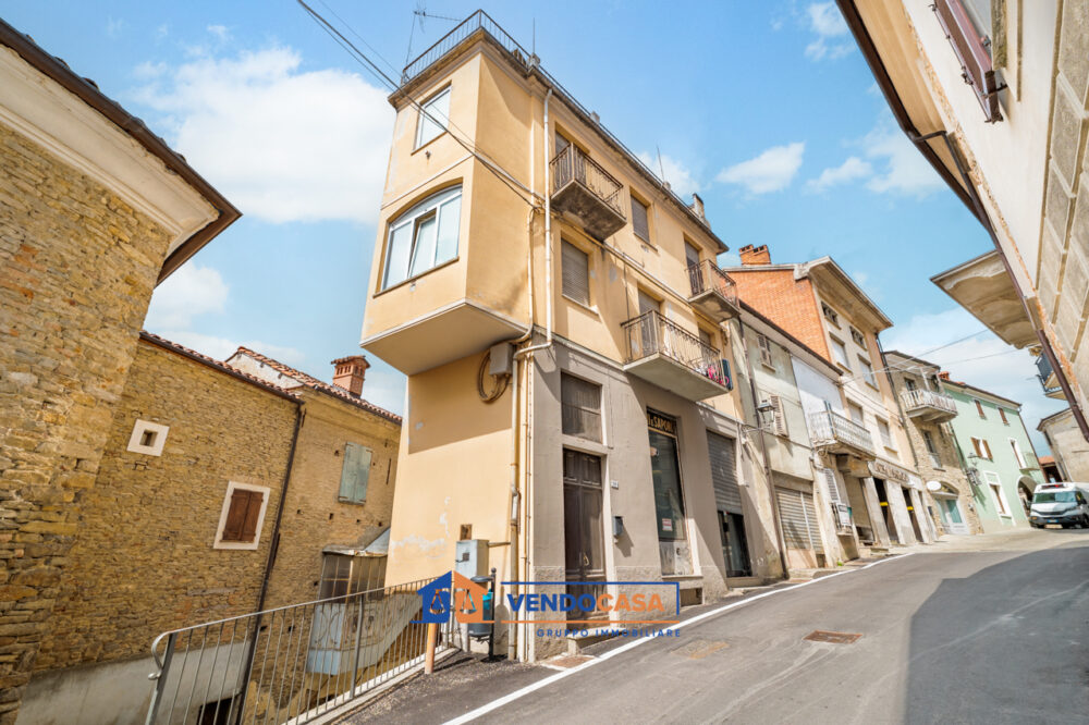 HOUSE IN MURAZZANO – 3934350