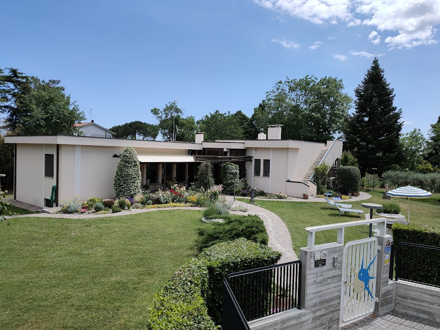 Located in the so-called “golden triangle of Italian beauty” (Vitruvius, Rossini, Raphael), near the historic centre of Fano (Fanum Fortunae) and the Adriatic Sea (Marche Region)