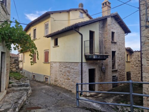 Town Houses property for sale in Ascoli Piceno, Ascoli Piceno, Marche, Italy – 3 bedrooms, 2 bathrooms, €73,000 – Ref 3661005
