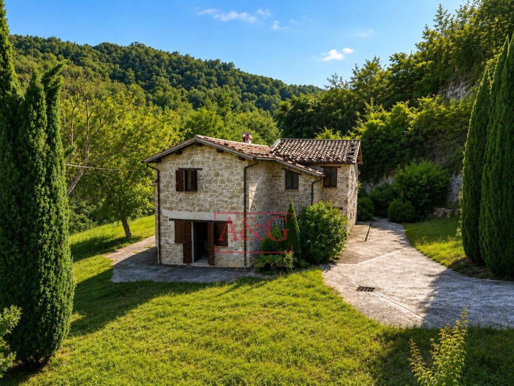 Castellano Farmhouse – Fully Renovated Stone Farmhouse with Land for Sale in Venarotta, Ascoli Piceno, Marche