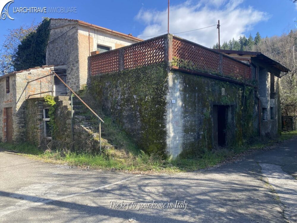 Property For Sale in Licciana Nardi, Toscana, Italy – lacoppina2528