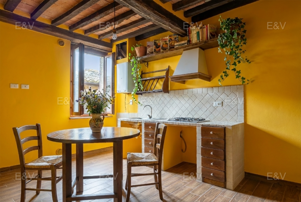 Finely renovated townhouse in a medieval village between Todi and Amelia