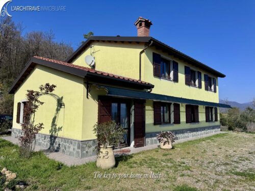 Villas property for sale in , Massa-Carrara, Tuscany, Italy – 5 bedrooms, 2 bathrooms, €345,000 – Ref poderefolletto2536