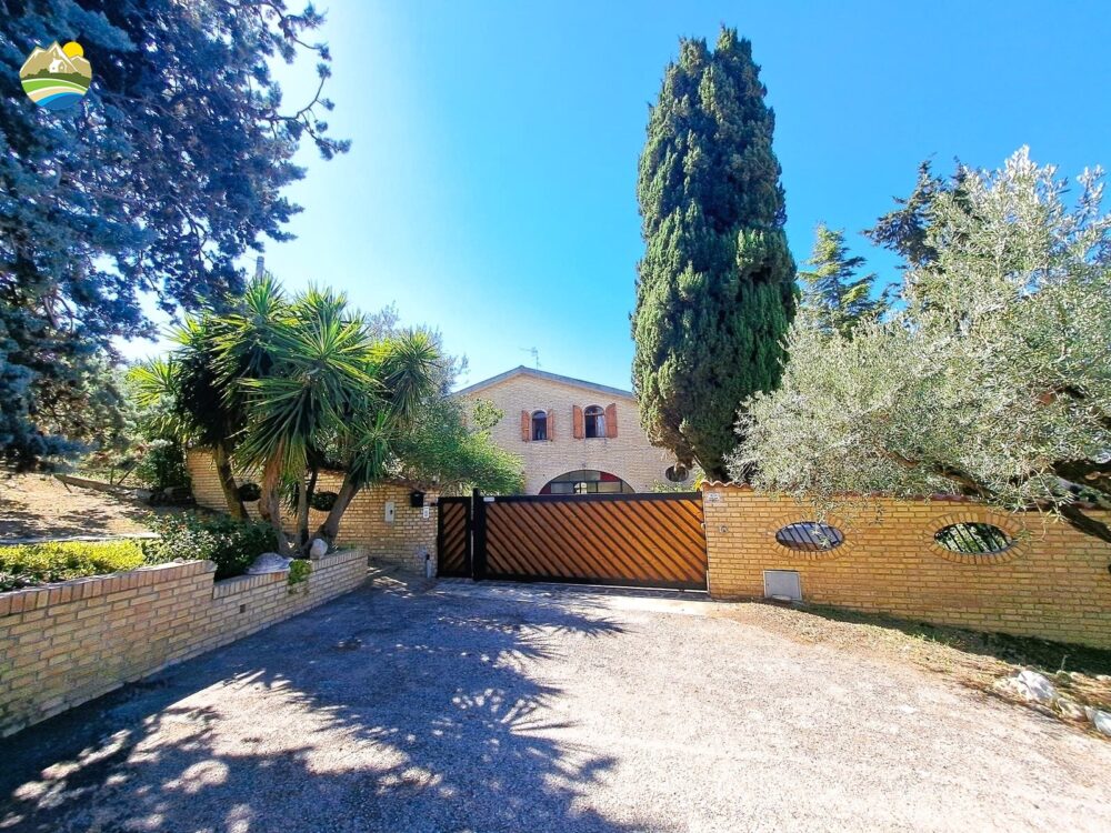 Property for sale in Abruzzo, PESCARA, Collecorvino – EL1031