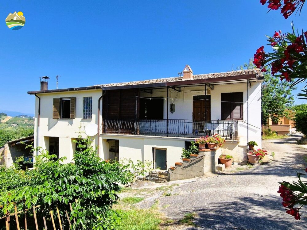 Property for sale in Abruzzo, TERAMO, Bisenti – EL1106