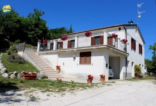 Farmhouses & Country Houses property for sale in Arsita, Teramo, Abruzzo, Italy – 3 bedrooms, 2 bathrooms, €138.000 – Ref EL1179