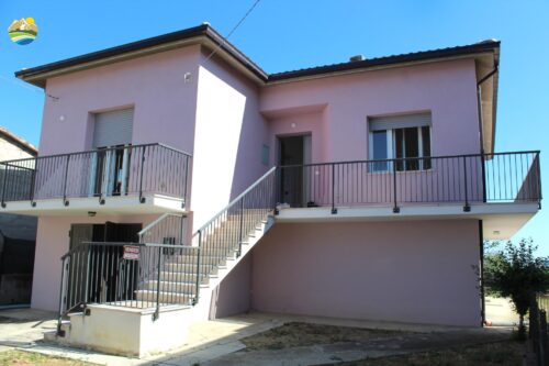 Town Houses property for sale in Castilenti, Teramo, Abruzzo, Italy – 3 bedrooms, 2 bathrooms, €150.000 – Ref EL1184
