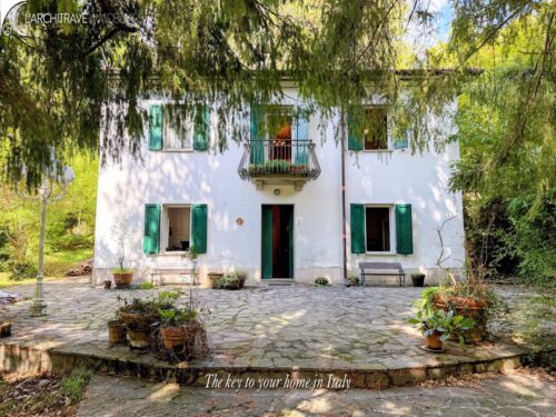 Farmhouses & Country Houses property for sale in , Massa-Carrara, Tuscany, Italy – 4 bedrooms, 2 bathrooms, €290,000 – Ref villadelcastagno2211
