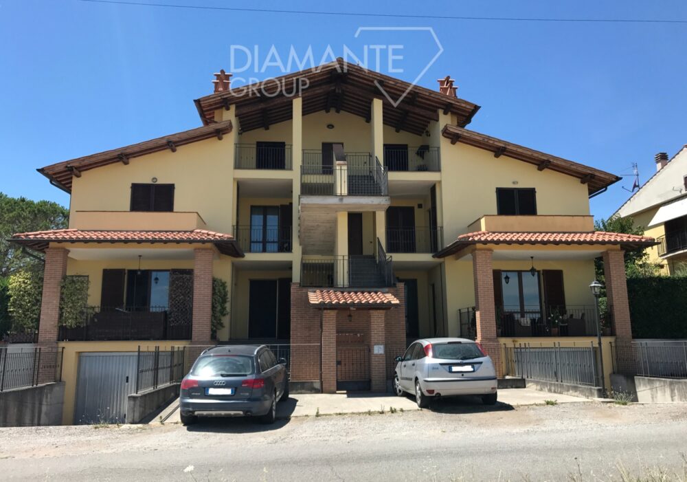 CDL4380 – Independent apartment on the first floor with garage