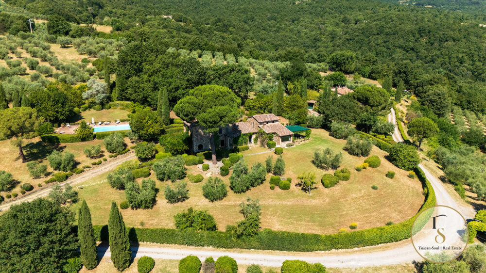 Il Belvedere Farmhouse in Cetona, Siena, Tuscany – CET336