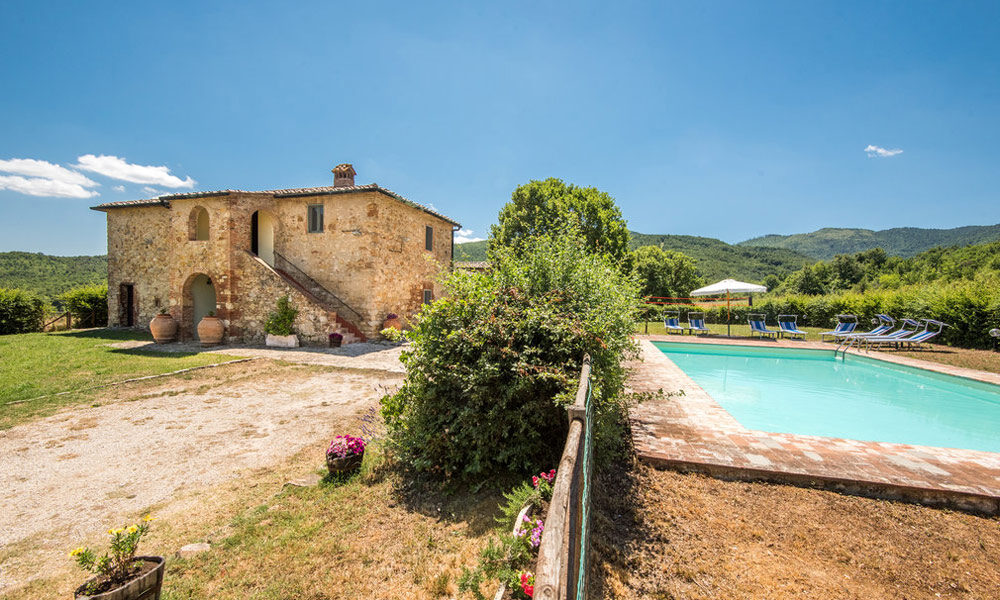 Privacy and Comfort in a Luxury Tuscan Farmhouse