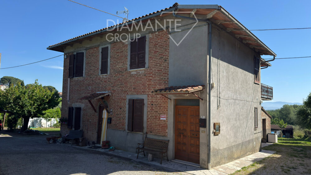 CDL8A47 – Semi-detached house on two levels with cellar, outbuilding and land
