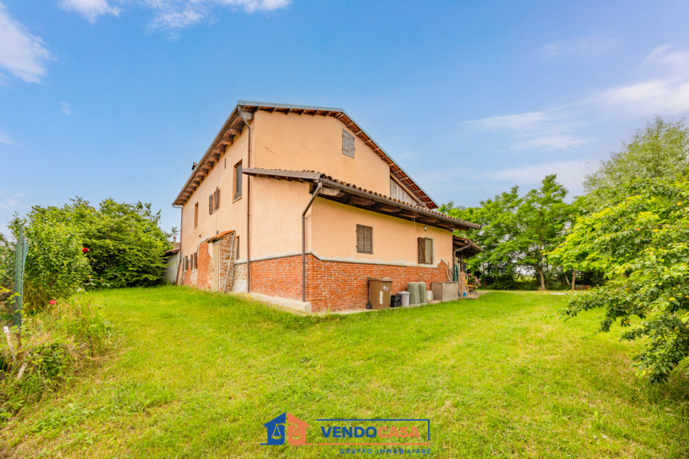 Traditional Piedmont farmhouse – 3809297