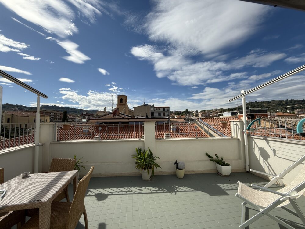 Completely restored townhouse with terrace