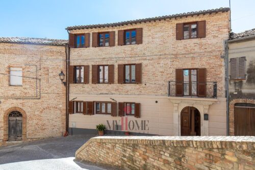  property for sale in Castignano, Ascoli Piceno, Marche, Italy – 5 bedrooms, 4 bathrooms, €250,000 – Ref 3242232