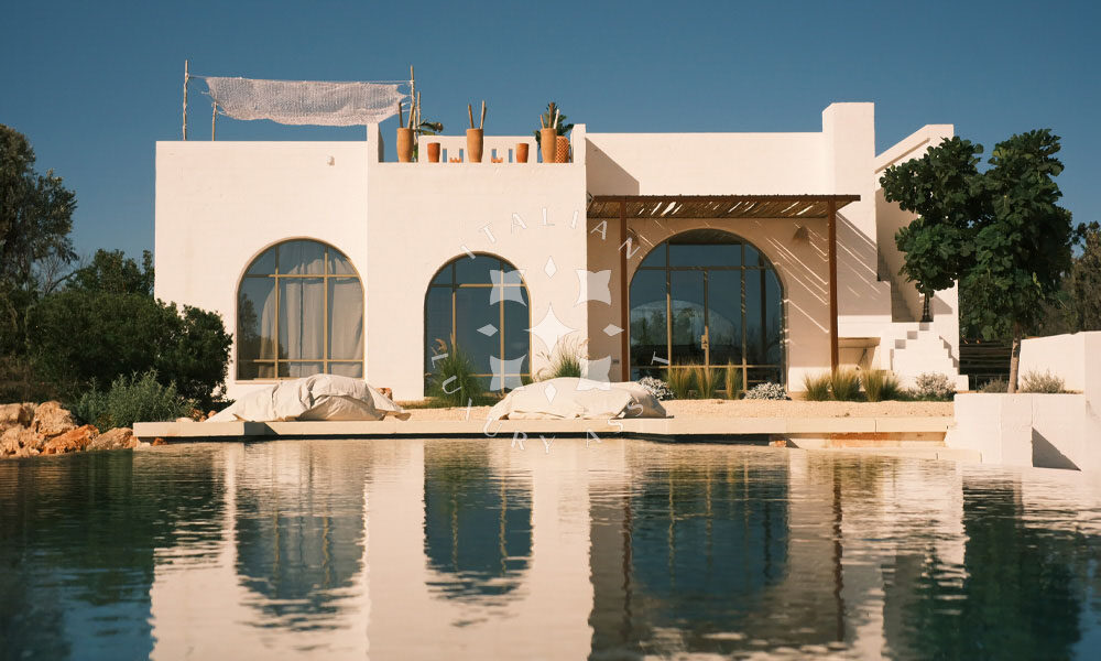 Contemporary Salento Villa with Infinity Pool and Rooftop Jacuzzi