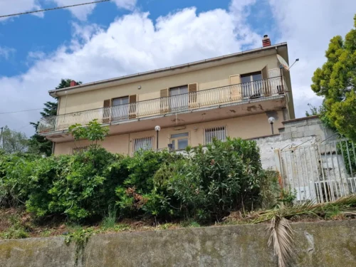 Town Houses property for sale in Falerna, , Calabria, Italy – 3 bedrooms, 2 bathrooms, €197,000 – Ref 14GN