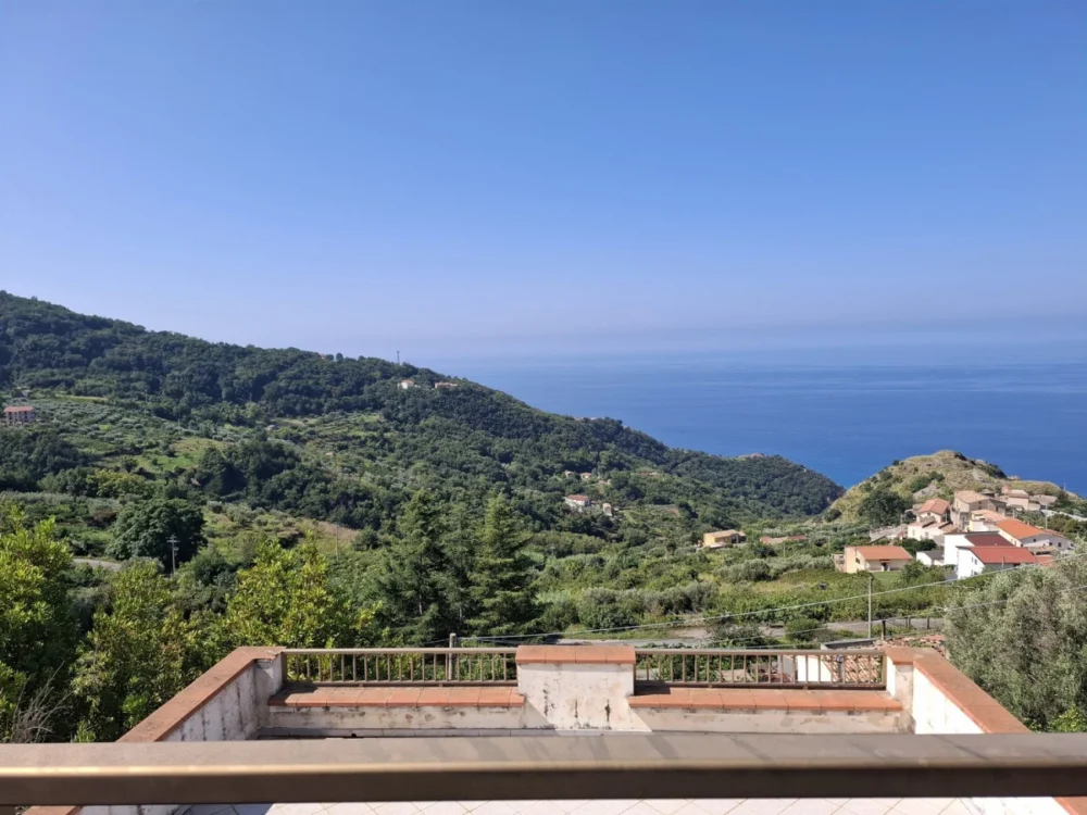 Property for sale in Belmonte Calabro, Calabria, Italy – IHS25GA
