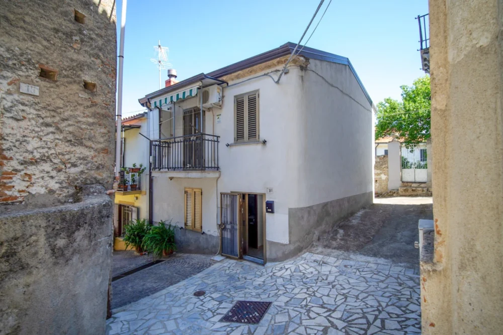 Property for sale in Cosenza, Calabria, Italy – IHSIC50
