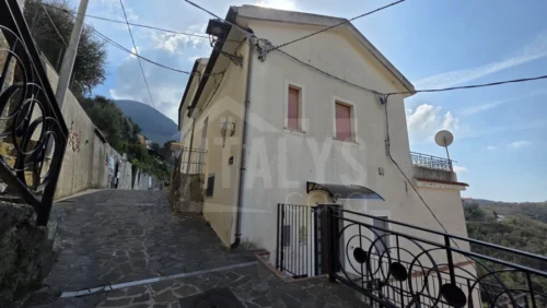 Town Houses property for sale in Scalea, Cosenza, Calabria, Italy – 1 bedroom, 1 bathroom, €58,000 – Ref IC109