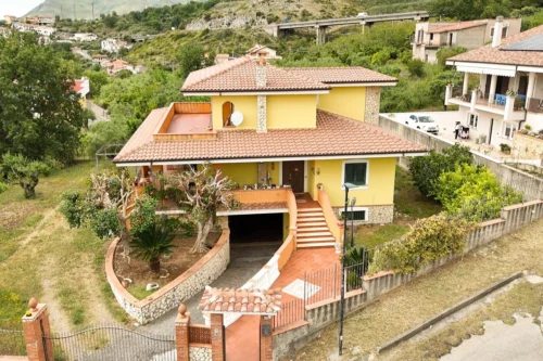  property for sale in Scalea, Cosenza, Calabria, Italy – 9 bedrooms, 3 bathrooms, €630,000 – Ref IC110